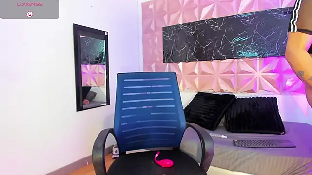 Scarlet fx online show from November 24, 2025, 3:23 pm