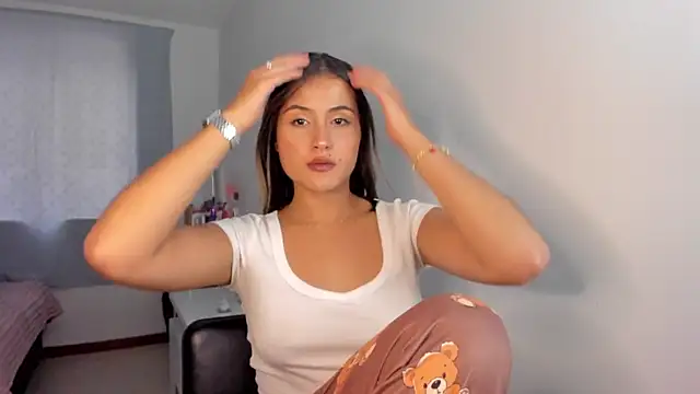 Ana  Pink online show from February 24, 2026, 10:32 pm