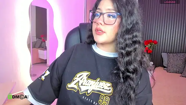 Snapshot of Dulcerose_01 chatting on May 9, 2026, 8:23 pm Dulcerose 01 online show from May 9, 2026, 8:23 pm