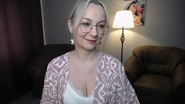 Ava Elior online show from April 9, 2026, 12:00 pm