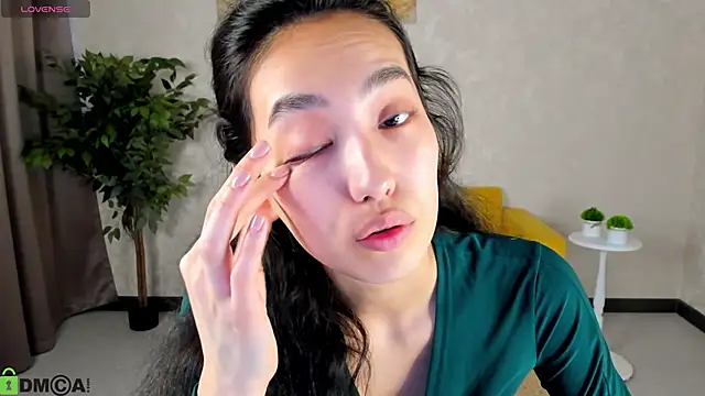 Snapshot of FlirtyAura chatting on May 4, 2026, 3:32 am FlirtyAura online show from May 4, 2026, 3:32 am