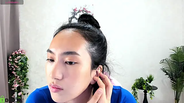 FlirtyAura online show from October 23, 2025, 2:43 am