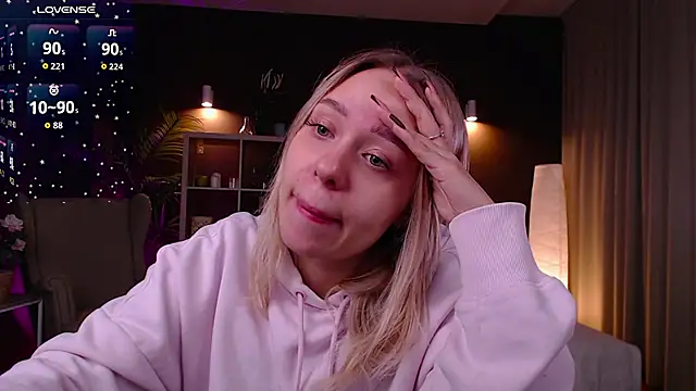 Snapshot of Pooja_Hegde chatting on October 9, 2025, 1:06 am Pooja Hegde online show from October 9, 2025, 1:06 am