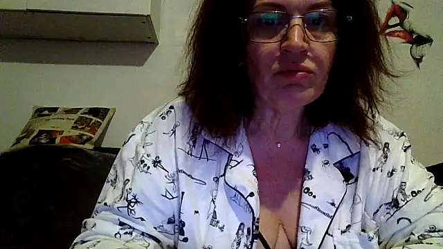 RubyyRosee online show from April 3, 2026, 5:25 am