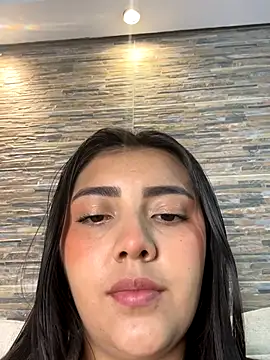 Snapshot of Lupe_19 chatting on October 21, 2025, 10:53 pm Lupe 19 online show from October 21, 2025, 10:53 pm