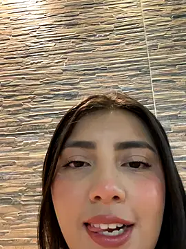 Snapshot of Lupe_19 chatting on October 19, 2025, 5:54 am Lupe 19 online show from October 19, 2025, 5:54 am
