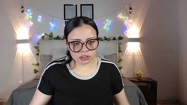 Megan 05  online show from March 29, 2026, 7:04 pm