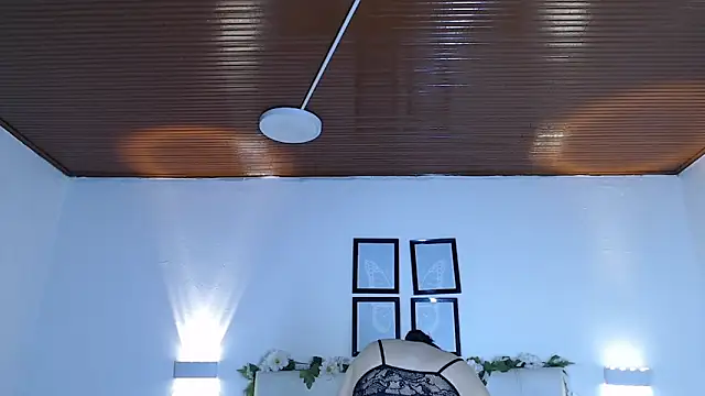 Megan 05  online show from October 16, 2025, 6:49 pm