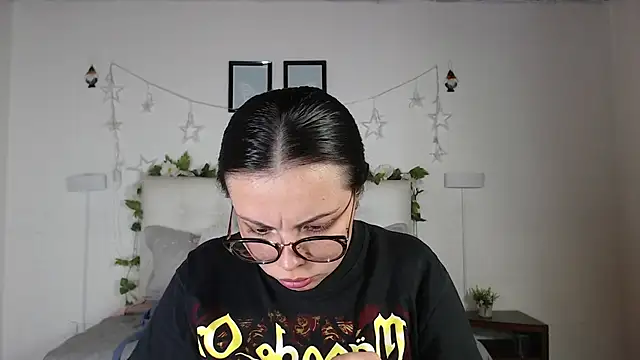 Megan 05  online show from March 4, 2026, 6:59 pm