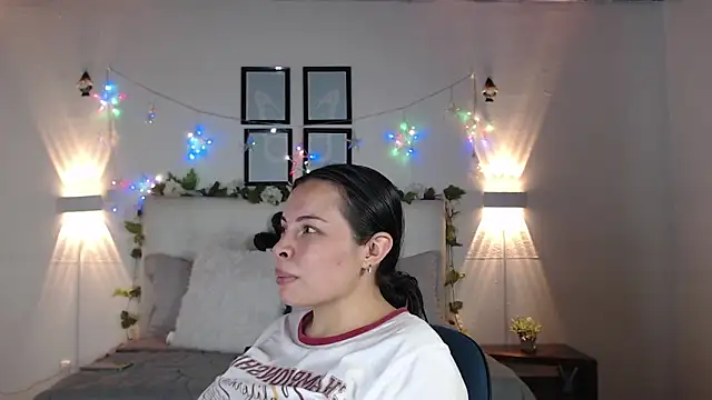 Megan 05  online show from March 28, 2026, 7:15 pm