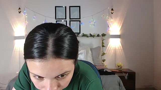 Megan 05  online show from April 8, 2026, 6:20 pm