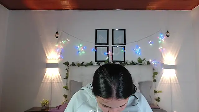 Megan 05  online show from March 13, 2026, 7:19 pm