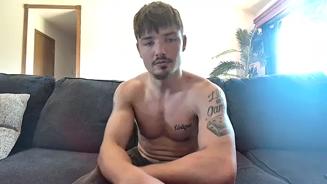 derekmontana2 online show from June 14, 2026, 8:43 pm