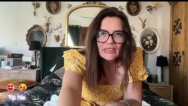 Snapshot of _Melia_ chatting on June 17, 2026, 4:06 pm Melia online show from June 17, 2026, 4:06 pm