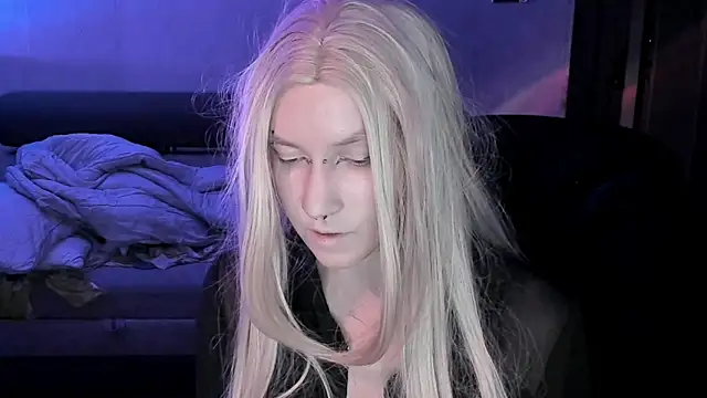 Akira-ivy online show from February 10, 2026, 3:00 pm