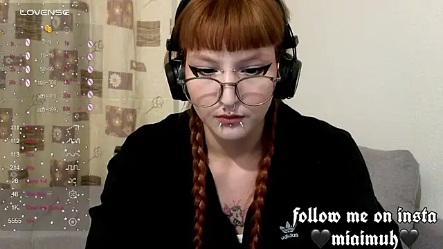 mia  yui online show from October 24, 2025, 8:19 pm