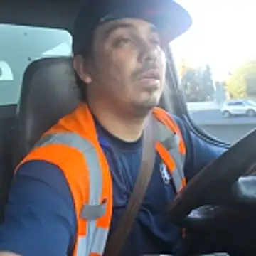 luis97fer online show from April 25, 2026, 1:52 am