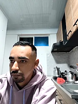 stivenlujan69 online show from January 19, 2026, 12:58 am