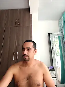 stivenlujan69 online show from January 14, 2026, 4:10 pm