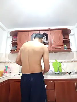 stivenlujan69 online show from February 21, 2026, 1:07 am