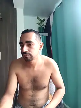 stivenlujan69 online show from December 20, 2025, 3:04 pm