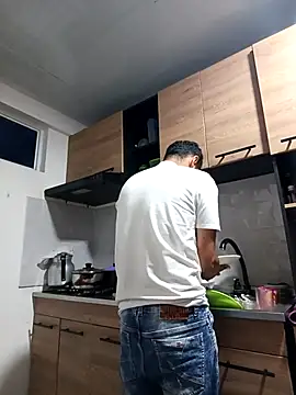 stivenlujan69 online show from November 30, 2025, 1:28 am