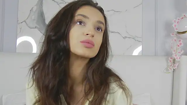 AdoraCortes online show from September 21, 2025, 5:12 am