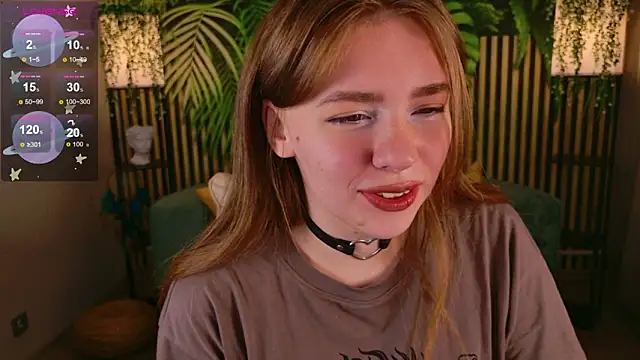 Moon  Bunny online show from September 18, 2025, 3:26 pm