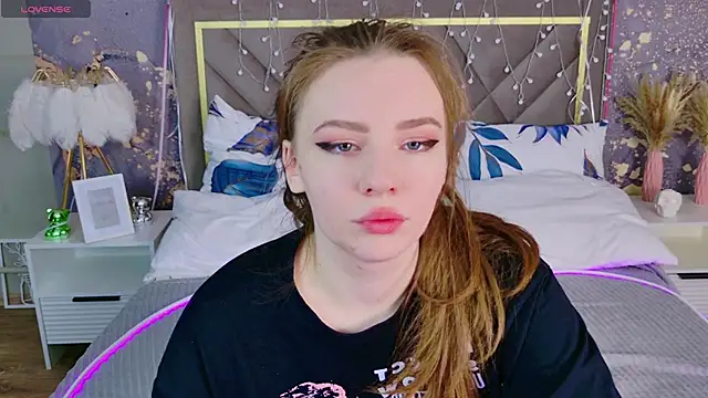 Moon  Bunny online show from February 13, 2026, 12:16 pm