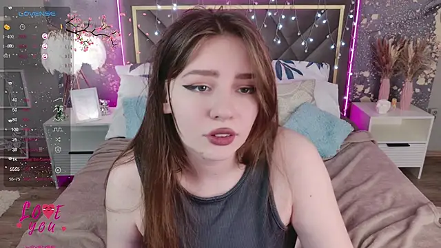 Moon  Bunny online show from February 21, 2026, 1:46 pm