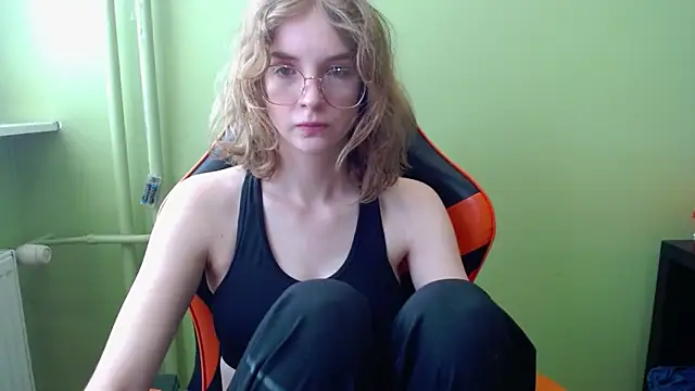 juicyPenny online show from March 18, 2026, 7:22 am