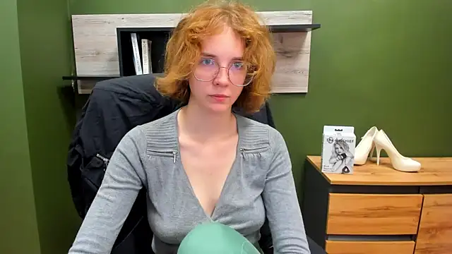 juicyPenny online show from September 12, 2025, 6:24 am