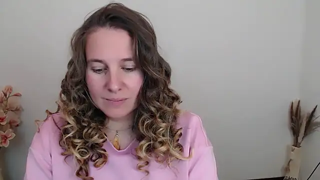 Snapshot of Darklure_ chatting on October 7, 2025, 10:33 pm Darklure online show from October 7, 2025, 10:33 pm