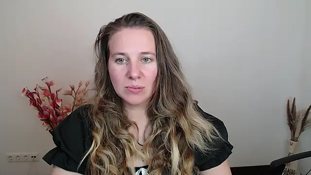 Snapshot of Darklure_ chatting on October 8, 2025, 7:14 pm Darklure online show from October 8, 2025, 7:14 pm