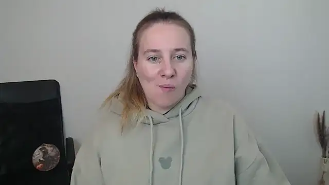 Snapshot of Darklure_ chatting on November 2, 2025, 1:16 pm Darklure online show from November 2, 2025, 1:16 pm