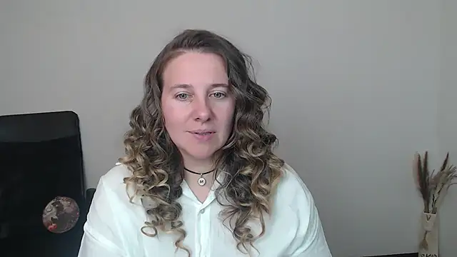 Snapshot of Darklure_ chatting on November 1, 2025, 6:46 pm Darklure online show from November 1, 2025, 6:46 pm