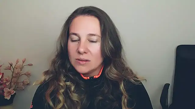 Snapshot of Darklure_ chatting on October 2, 2025, 9:07 pm Darklure online show from October 2, 2025, 9:07 pm