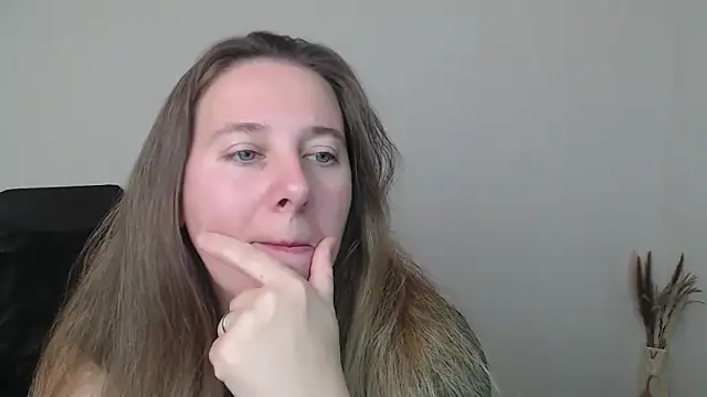 Snapshot of Darklure_ chatting on November 4, 2025, 3:49 pm Darklure online show from November 4, 2025, 3:49 pm