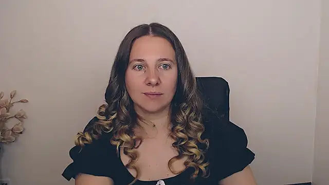 Snapshot of Darklure_ chatting on September 19, 2025, 8:13 pm Darklure online show from September 19, 2025, 8:13 pm