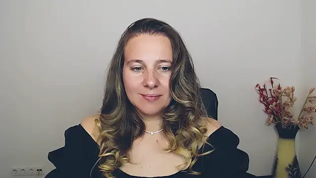 Snapshot of Darklure_ chatting on September 13, 2025, 9:04 pm Darklure online show from September 13, 2025, 9:04 pm