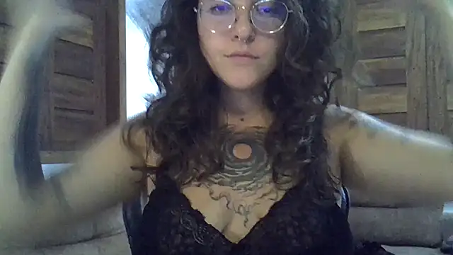 Snapshot of Blue_Liz chatting on May 12, 2026, 8:26 pm Blue Liz online show from May 12, 2026, 8:26 pm