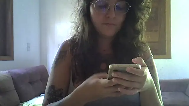 Snapshot of Blue_Liz chatting on April 27, 2026, 5:33 pm Blue Liz online show from April 27, 2026, 5:33 pm