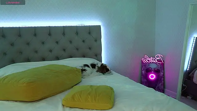 Katherinepinke online show from October 22, 2025, 10:25 am