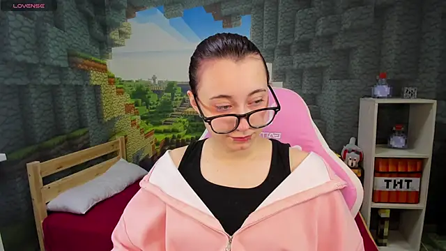 ClaraParks online show from December 3, 2025, 8:19 pm