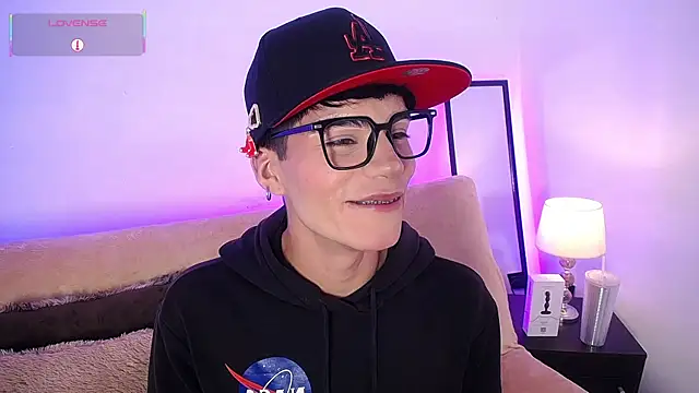 Dulcey  online show from January 7, 2026, 4:28 am