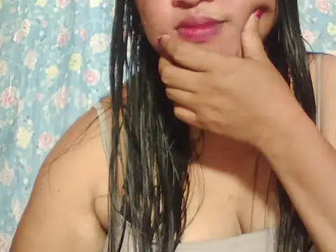 hotolivia34 online show from November 14, 2025, 1:20 am