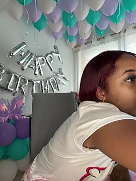 Snapshot of _Zahara_ chatting on March 18, 2026, 10:43 pm Zahara online show from March 18, 2026, 10:43 pm