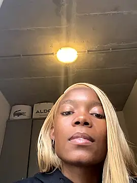 prettydollyy online show from March 18, 2026, 7:44 am