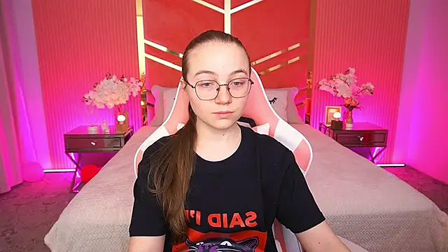 ArrinaWairr online show from December 16, 2025, 9:13 am