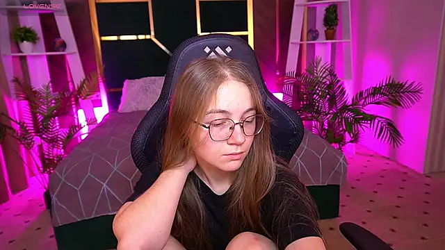 ArrinaWairr online show from November 11, 2025, 9:15 am